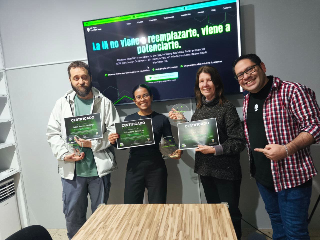 Estudiantes en el taller de IA