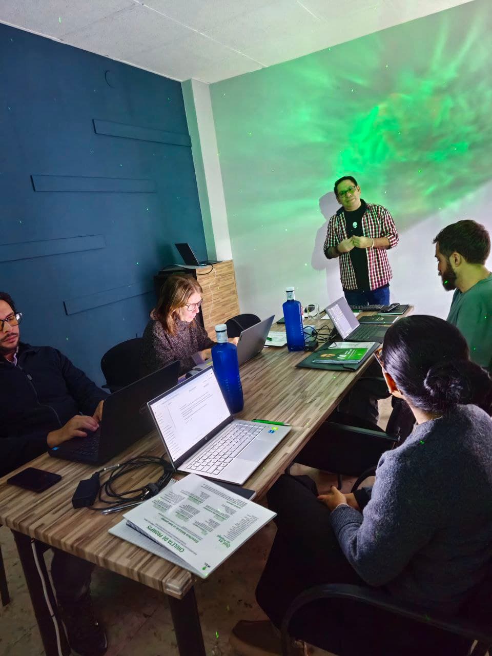 Alumnos en el taller de IA